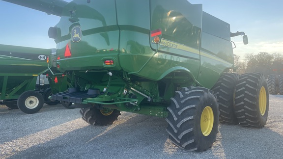 2021 John Deere S790 Combine