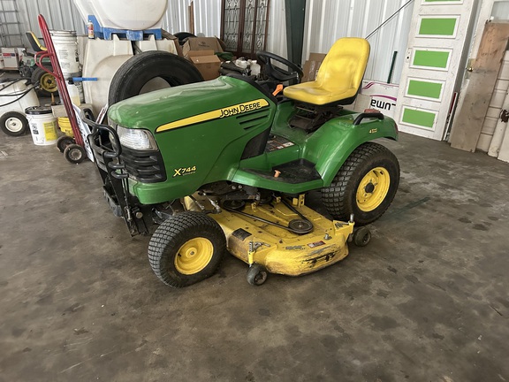 2011 John Deere X744 Garden Tractor