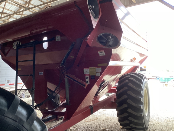 J&M 750-18 Grain Cart