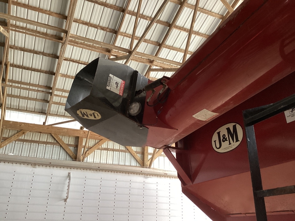 J&M 750-18 Grain Cart