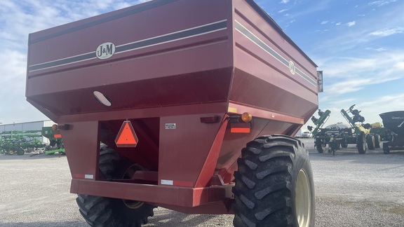 J&M 750-18 Grain Cart