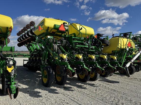 2015 John Deere 1795 Planter