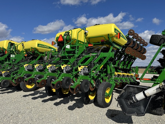 2015 John Deere 1795 Planter