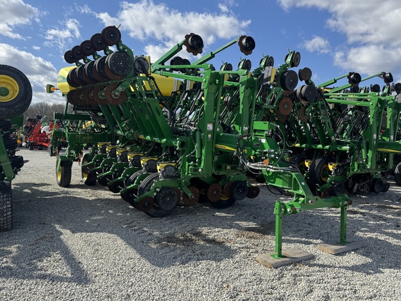 2015 John Deere 1795 Planter