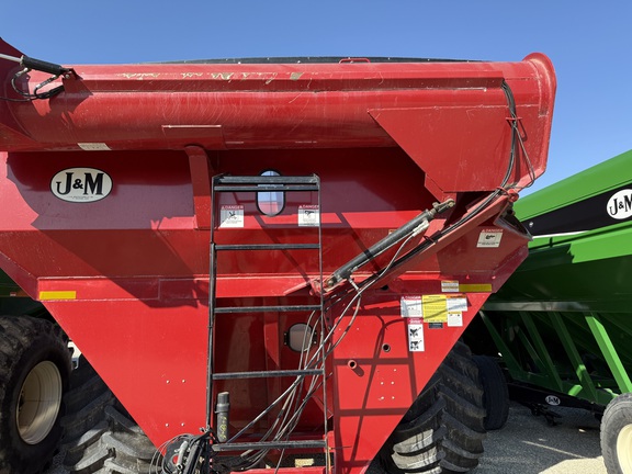 J&M 875-18 Grain Cart
