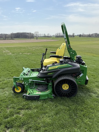 2023 John Deere Z950R Mower/Zero Turn