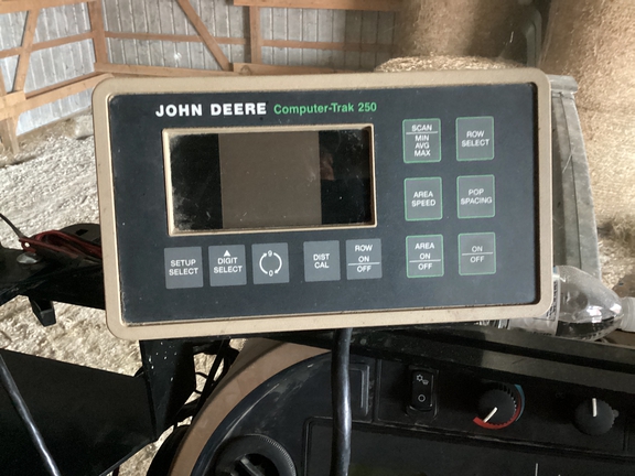 1988 John Deere 7200 Planter