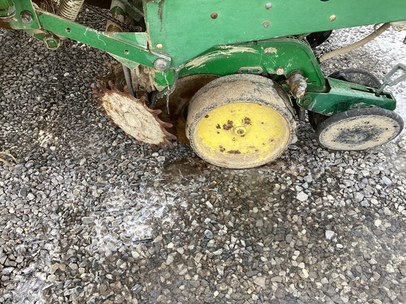 1988 John Deere 7200 Planter