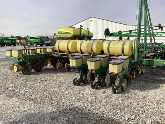 1988 John Deere 7200 Planter