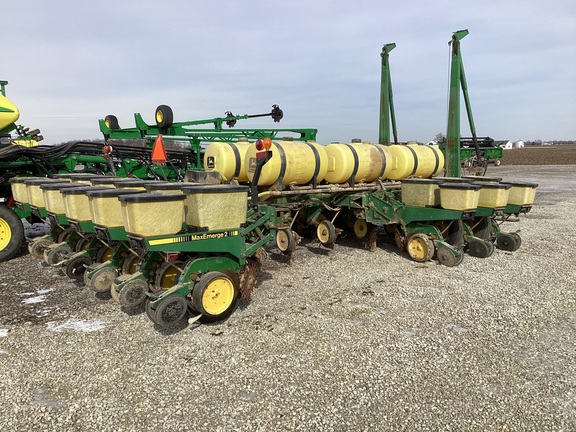 1988 John Deere 7200 Planter