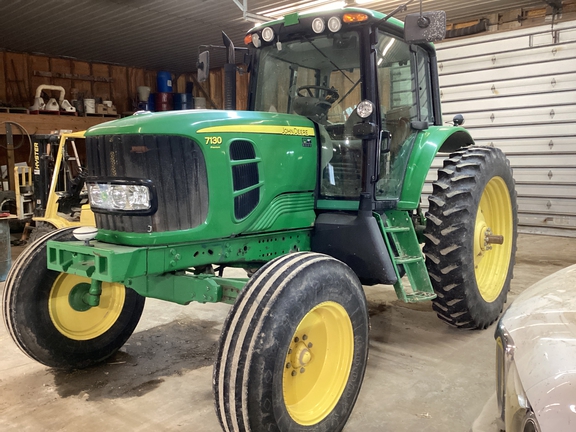 2009 John Deere 7130 Premium Tractor