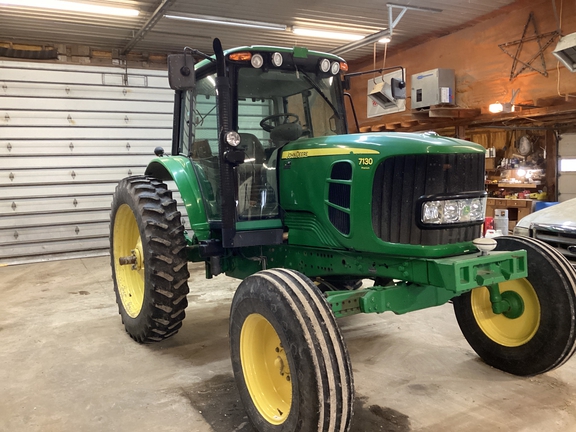 2009 John Deere 7130 Premium Tractor