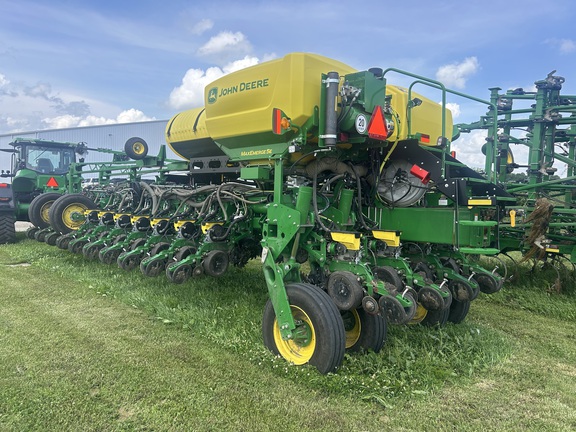 2023 John Deere 1775NT Planter