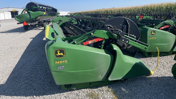 2019 John Deere 745FD Header Combine