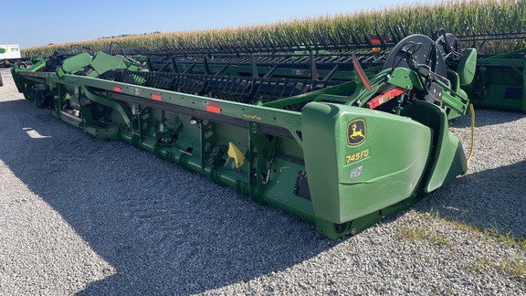 2019 John Deere 745FD Header Combine