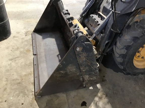 2013 John Deere 318D Skid Steer Loader