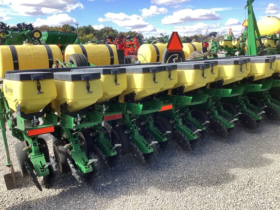 2014 John Deere 1785 Planter