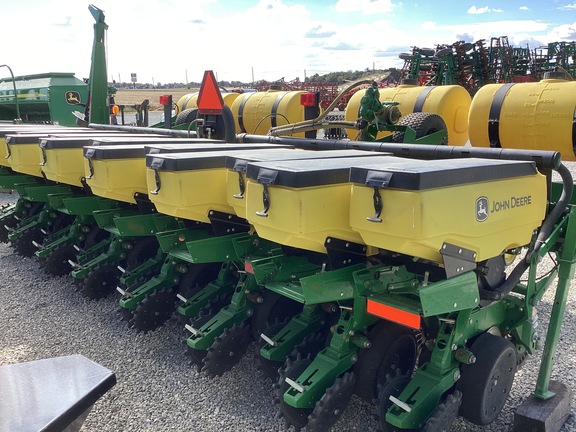 2014 John Deere 1785 Planter