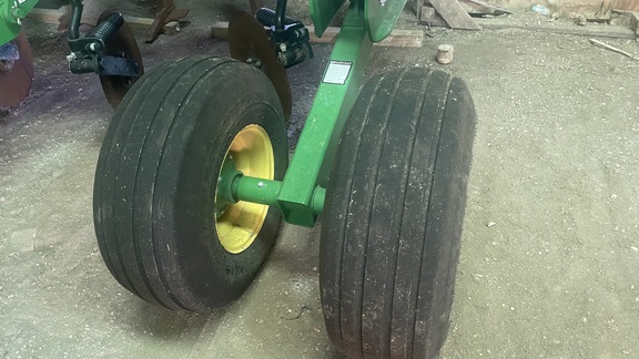 2022 John Deere 2100 Disk Ripper