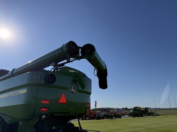 2024 John Deere S780 Combine