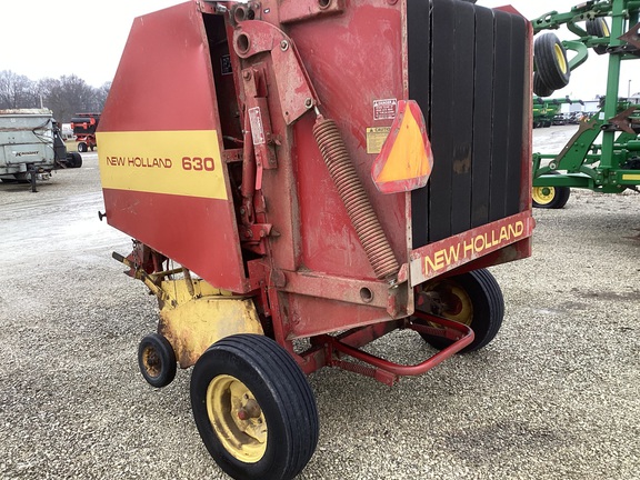 1992 New Holland 630 Baler/Round