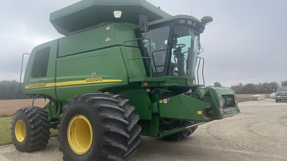 2002 John Deere 9650 STS Combine
