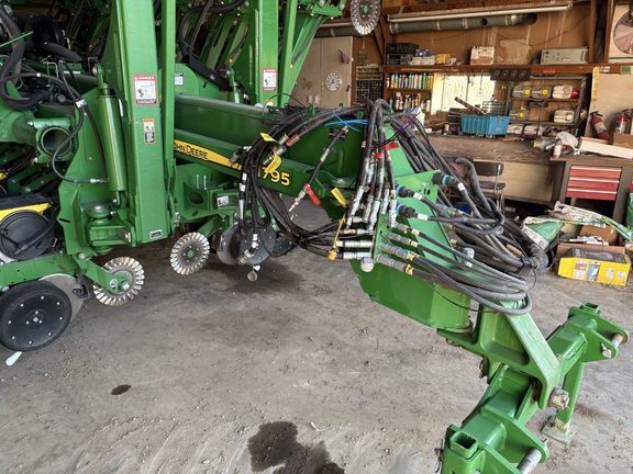 2016 John Deere 1795 Planter