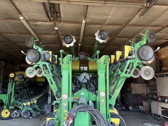 2016 John Deere 1795 Planter