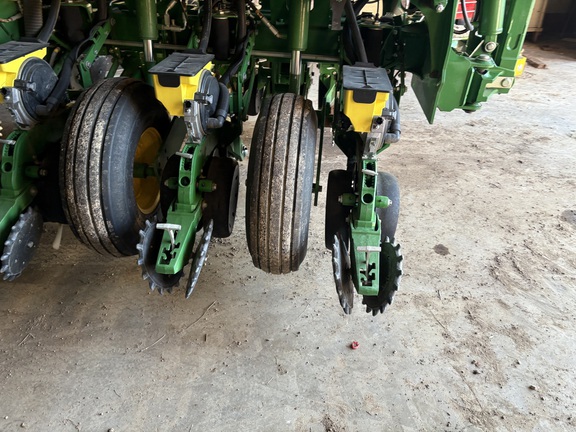 2016 John Deere 1795 Planter
