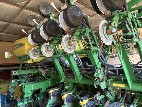 2016 John Deere 1795 Planter
