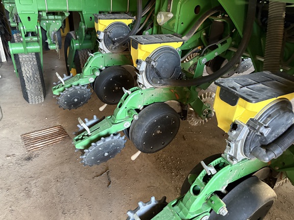 2016 John Deere 1795 Planter