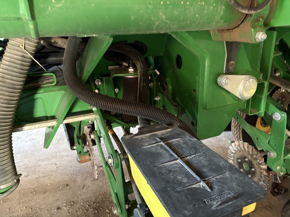 2016 John Deere 1795 Planter