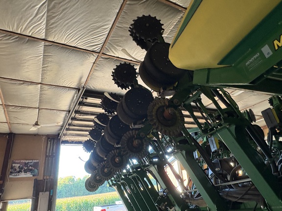 2016 John Deere 1795 Planter