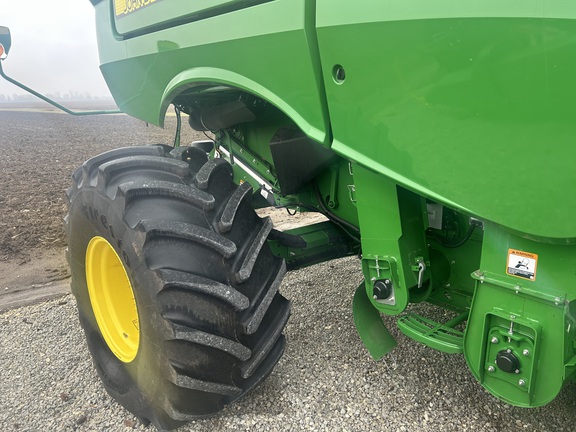 2023 John Deere S780 Combine