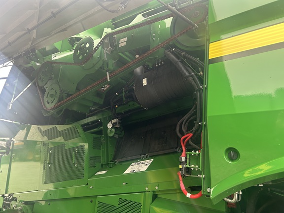 2023 John Deere S780 Combine