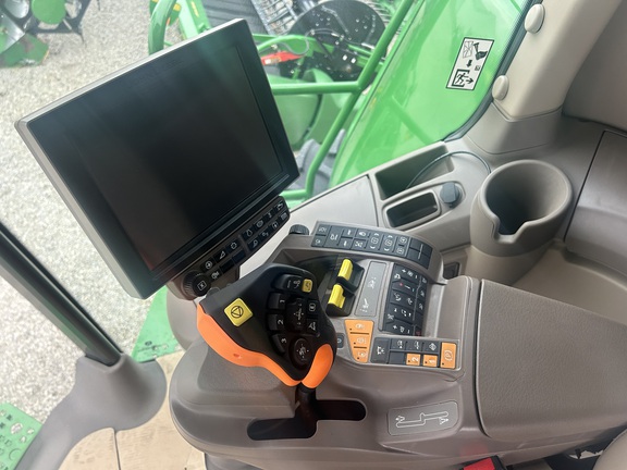 2023 John Deere S780 Combine