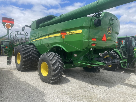 2023 John Deere S780 Combine