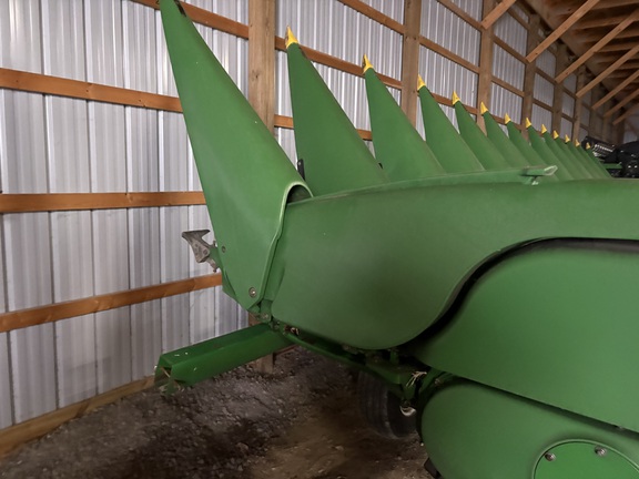 2011 John Deere 612C Header Corn Head