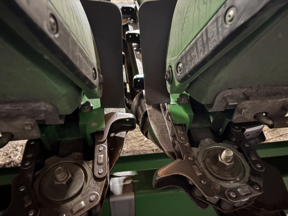 2011 John Deere 612C Header Corn Head