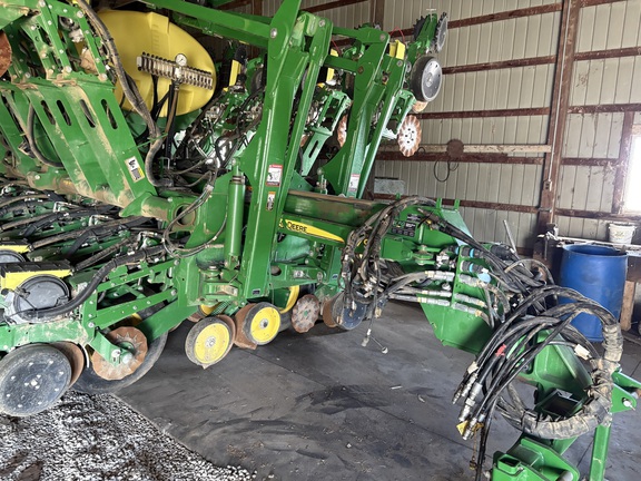 2017 John Deere 1795 Planter