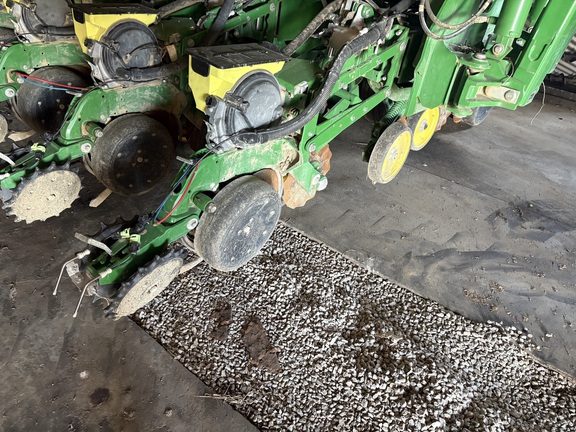 2017 John Deere 1795 Planter