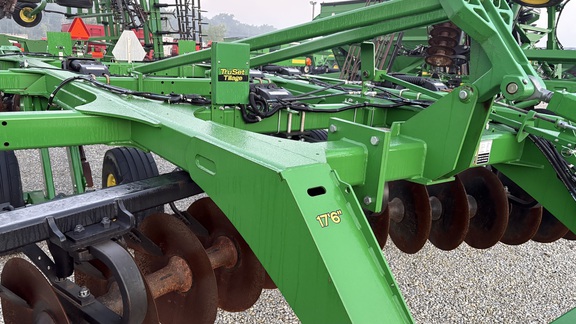 2018 John Deere 2720 Disk Ripper