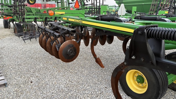 2018 John Deere 2720 Disk Ripper