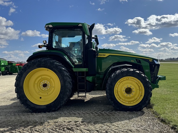 2022 John Deere 8R 310 Tractor