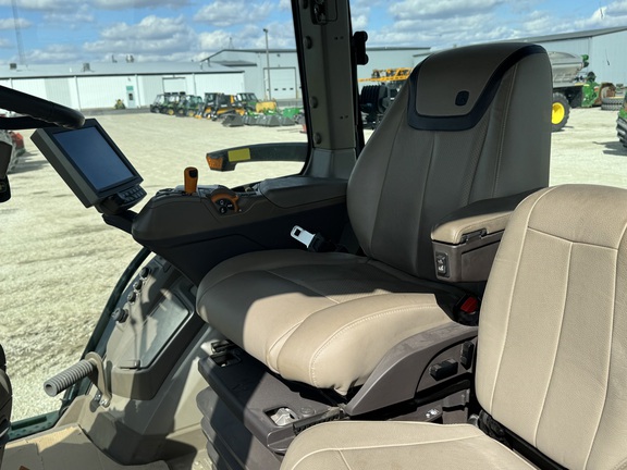 2022 John Deere 8R 310 Tractor