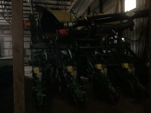 2004 John Deere 1790 Planter