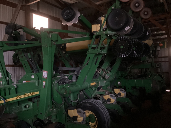 2004 John Deere 1790 Planter