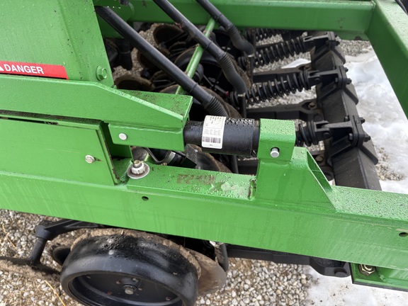 2005 John Deere 1590 Drill