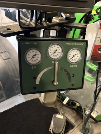 2015 John Deere 1775NT Planter