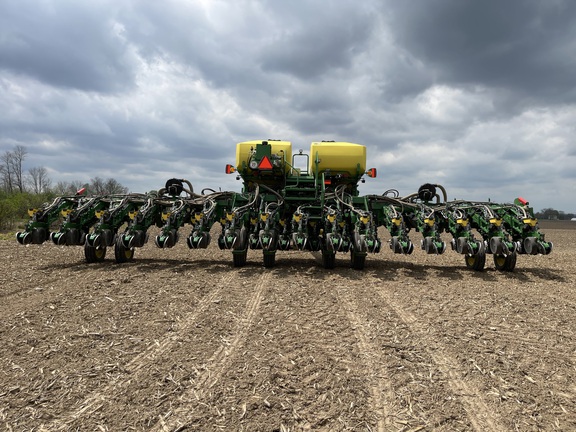 2022 John Deere 1795 Planter